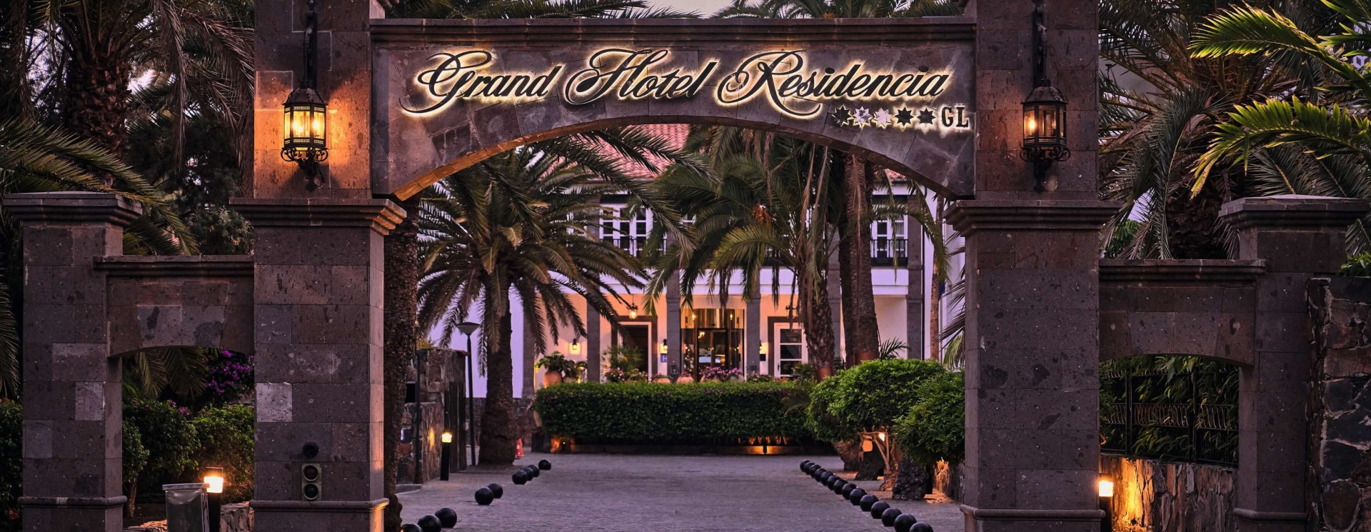 Entrance Seaside Grand Hotel Residencia